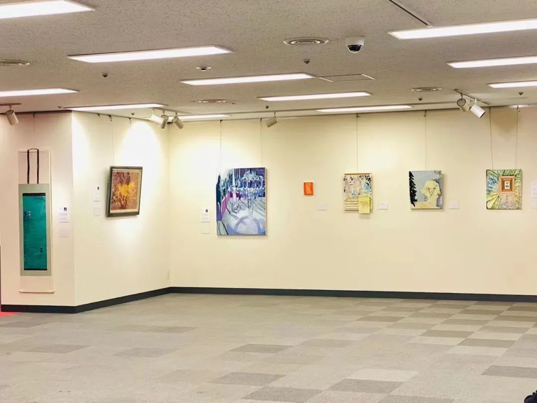 “绊·艺·翔2022日中青年美术交流展”和暨大日本学院毕业生论文发表会于3月8日在东京举行